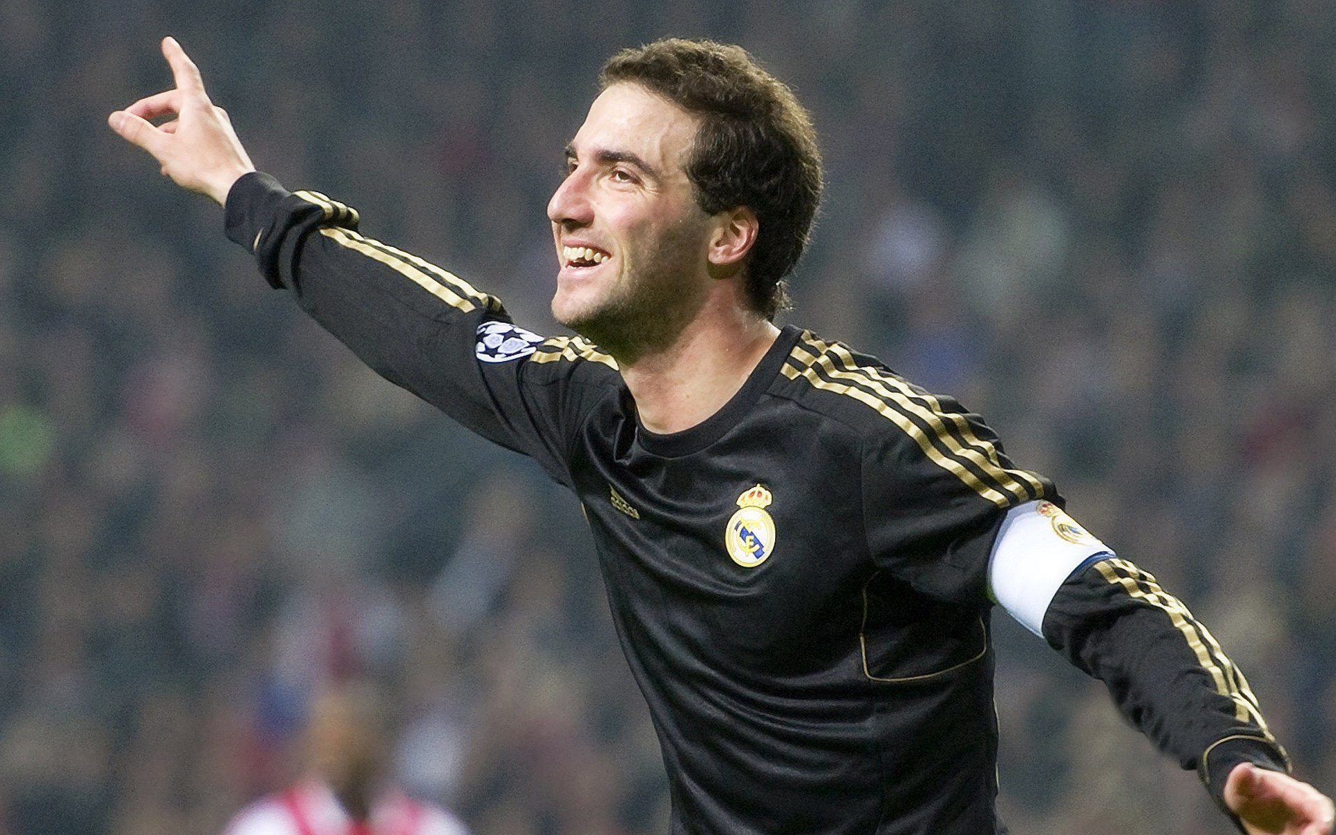 阿森纳教练强调稳健争胜策略，阿森纳队训